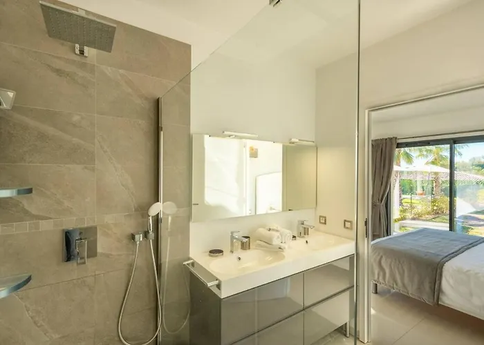 Suartello Vecchio Avec Piscine Privée